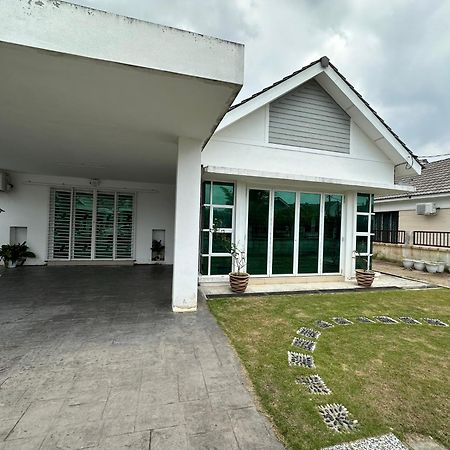 Aswadhuda Homestay Seri Iskandar Exterior photo